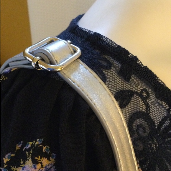 ๐6xHP!!๐๐ NWT! Silver Vegan Leather Bag ๐ - Picture 8 of 16